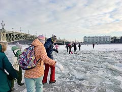 Переход через замёрзший фарватер Переход через замёрзший фарватер