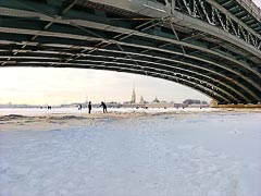Под животом моста… Под животом моста…